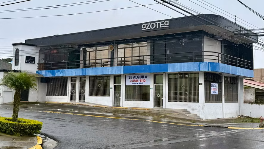 Locales comerciales de 55 m2 en primera planta Los Ángeles Cartago con parqueo
