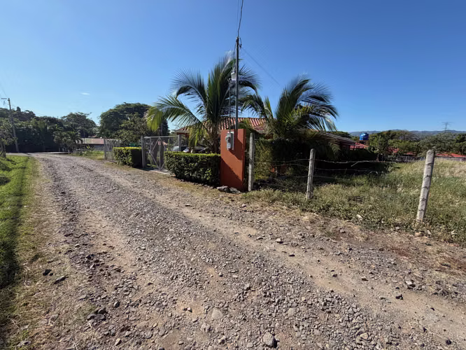 1100m2 a precio competitivo a 5 minutos de la carretera 27 en Atenas