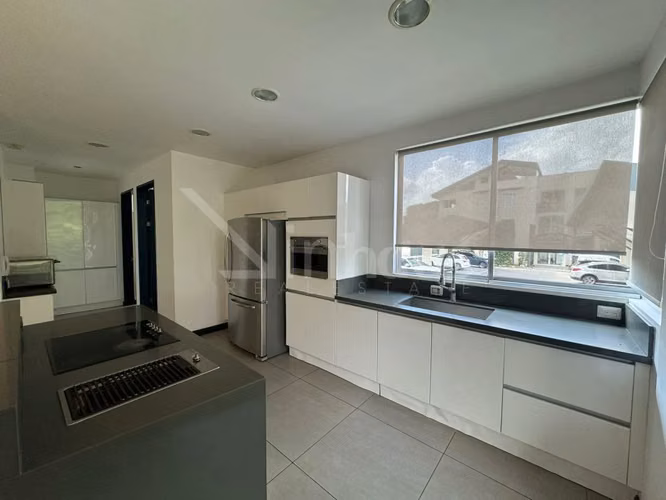 En venta apartamento en primera planta en Piedades, Santa Ana.