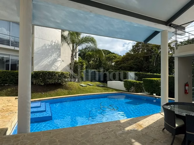 En venta apartamento en primera planta en Piedades, Santa Ana.