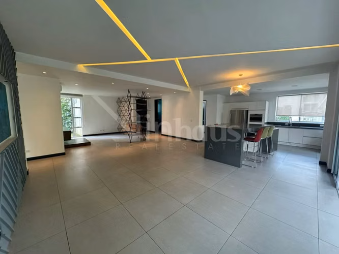 En venta apartamento en primera planta en Piedades, Santa Ana.