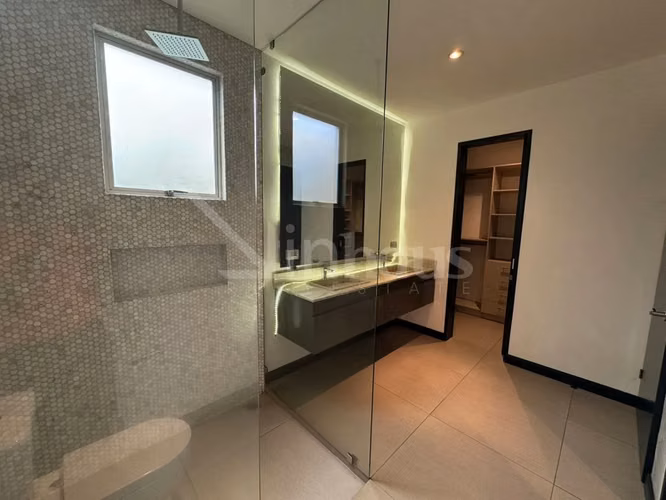 En venta apartamento en primera planta en Piedades, Santa Ana.