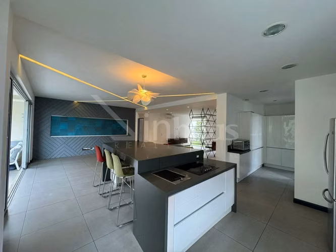 En venta apartamento en primera planta en Piedades, Santa Ana.