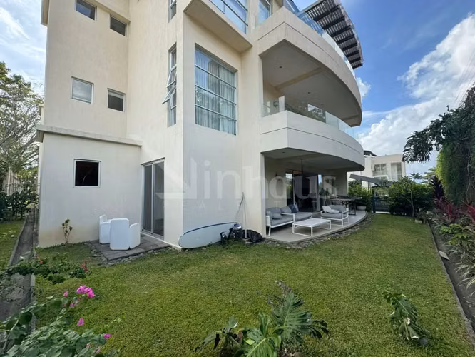 En venta apartamento en primera planta en Piedades, Santa Ana.