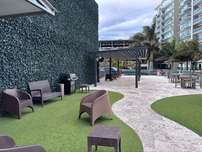 Apartamento en Alquiler – 2 Habitaciones - 2 baños - 2 parqueos - Bodega