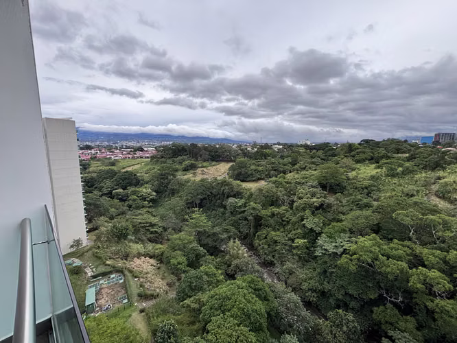 Apartamento en Alquiler – 2 Habitaciones - 2 baños - 2 parqueos - Bodega