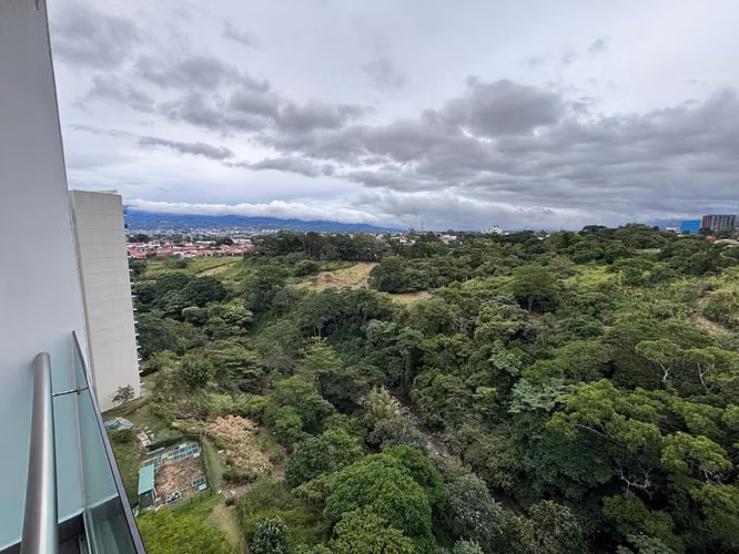 Apartamento en Alquiler – 2 Habitaciones - 2 baños - 2 parqueos - Bodega