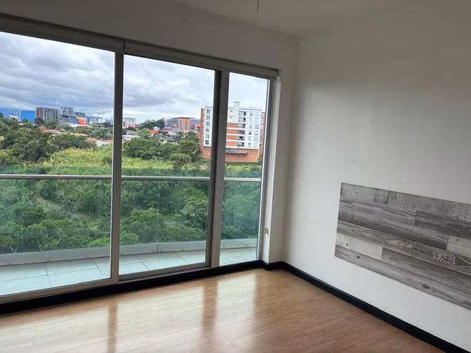 Apartamento en Alquiler – 2 Habitaciones - 2 baños - 2 parqueos - Bodega