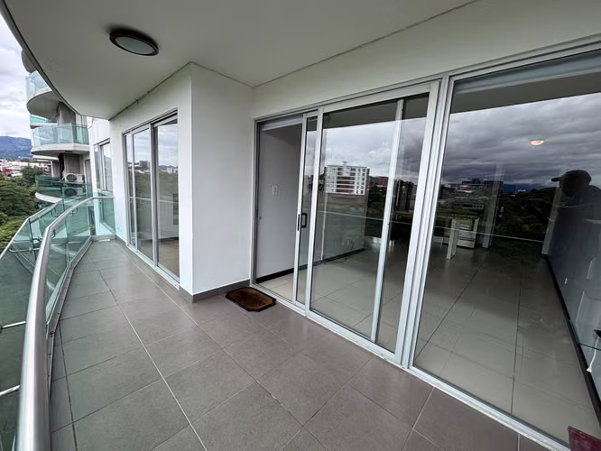 Apartamento en Alquiler – 2 Habitaciones - 2 baños - 2 parqueos - Bodega