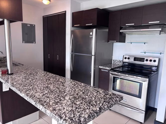 Apartamento en Alquiler – 2 Habitaciones - 2 baños - 2 parqueos - Bodega