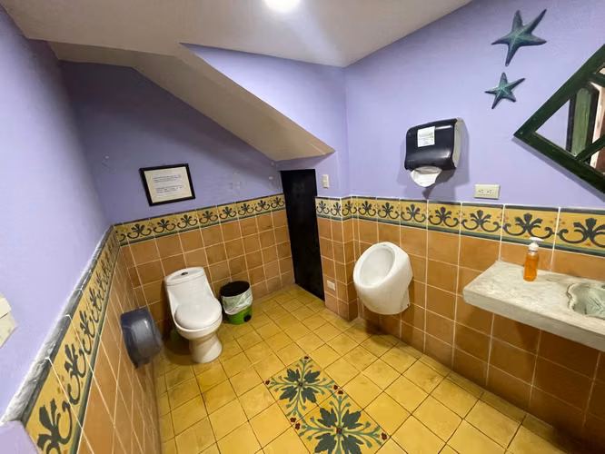 Edificio comercial con apartamento en el Centro de San Rafael, Heredia