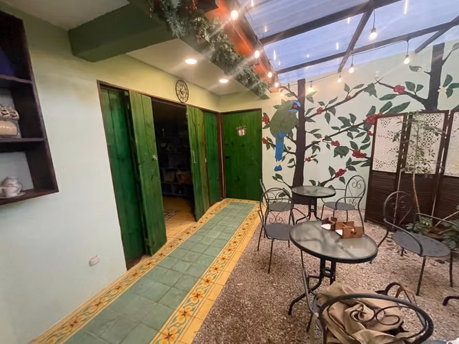 Edificio comercial con apartamento en el Centro de San Rafael, Heredia