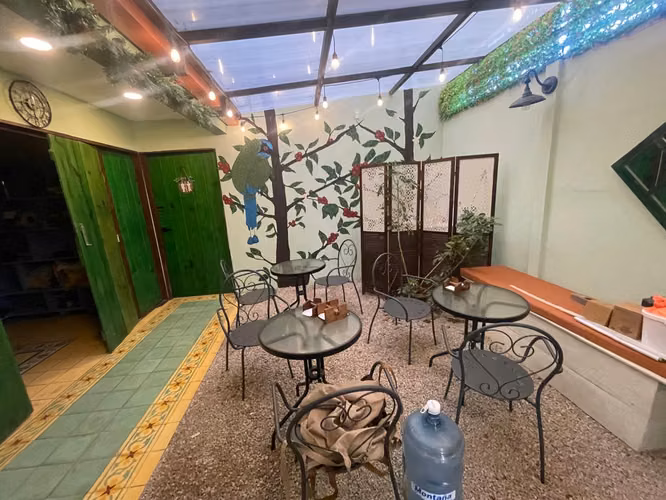 Edificio comercial con apartamento en el Centro de San Rafael, Heredia