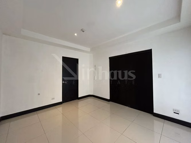 Venta de apartamento con jardín en Santa Ana centro - Imagen 5