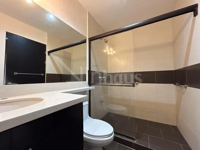 Venta de apartamento con jardín en Santa Ana centro - Imagen 7