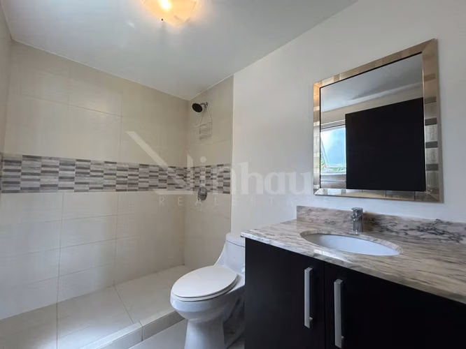 Alquiler de apartamento en primera planta con jardín