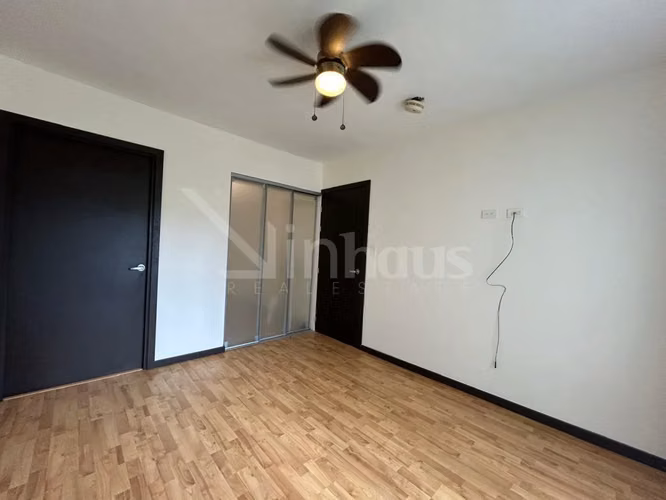Alquiler de apartamento en primera planta con jardín