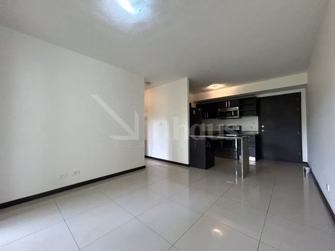 Alquiler de apartamento en primera planta con jardín