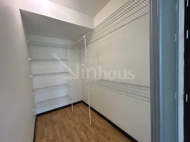 Alquiler de apartamento en primera planta con jardín