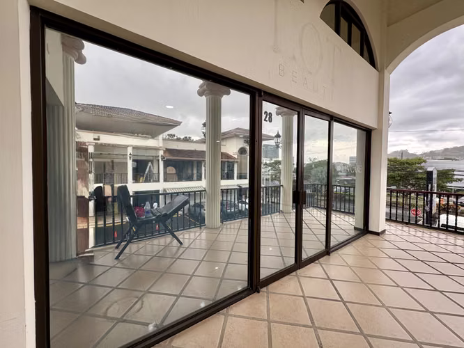 Alquiler de Local Comercial — San Rafael de Escazú | 90 m²