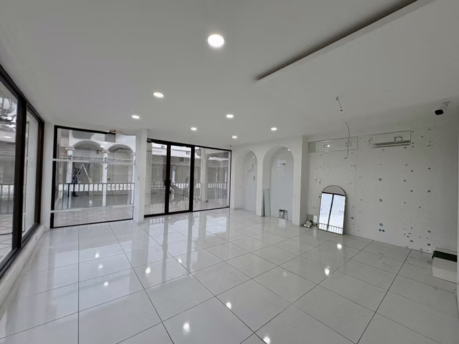 Alquiler de Local Comercial — San Rafael de Escazú | 90 m²