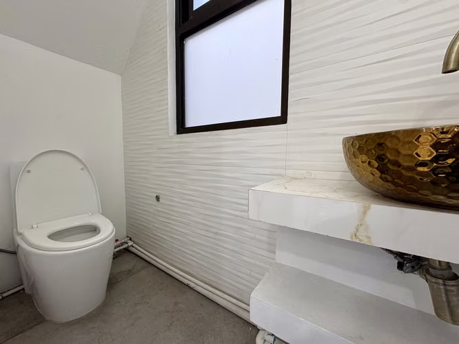 Alquiler de Local Comercial — San Rafael de Escazú | 90 m²