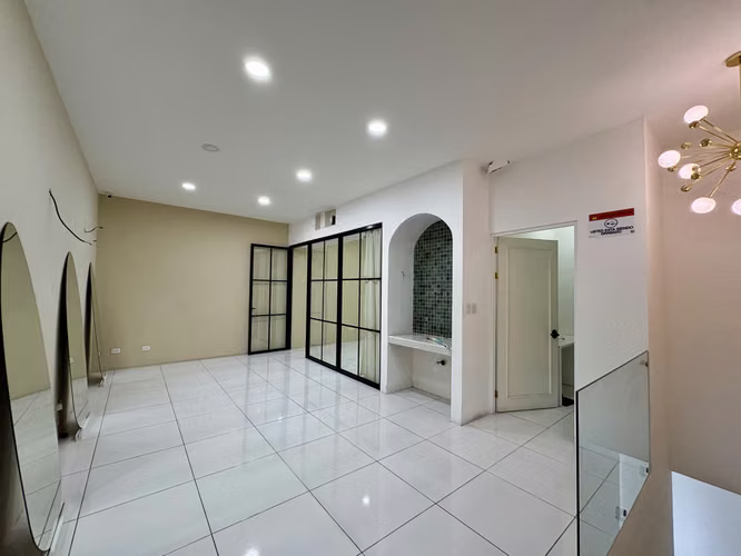 Alquiler de Local Comercial — San Rafael de Escazú | 90 m²