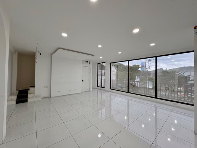 Alquiler de Local Comercial — San Rafael de Escazú | 90 m²