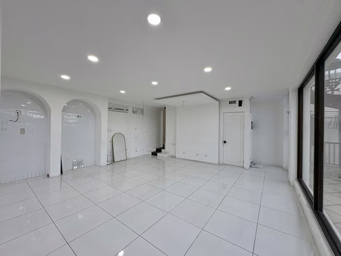 Commercial Rental - San Rafael de Escazú - 124; 90 m ²