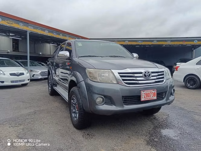 TOYOTA HILUX SR