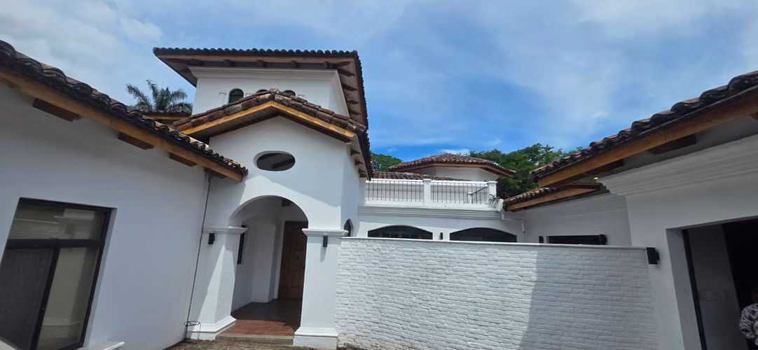 Luxury House for Rent in Valle del Sol