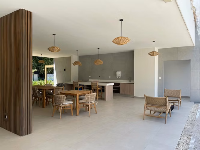 Se alquila hermoso lote esquinero en Jacó. Condominio nuevo. Lote 100% plano.
