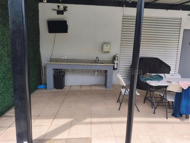 Lindo y Espacioso Apartamento en Lagunilla | Heredia