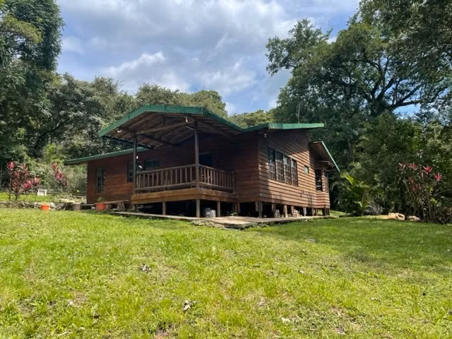 Hermosa casa en la naturaleza de Turrucares