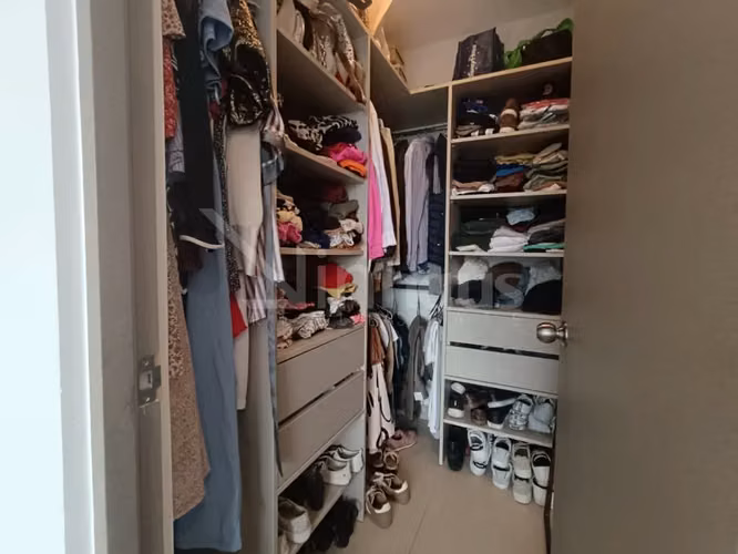 Venta de casa esquinera con jardin en Santa Ana