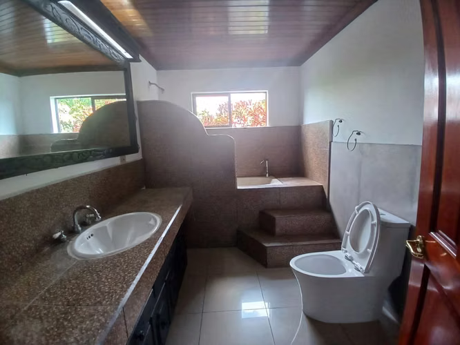 ALQUILER DE HERMOSA CASA EN BELLO HORIZONTE DE ESCAZÚ - Imagen 5