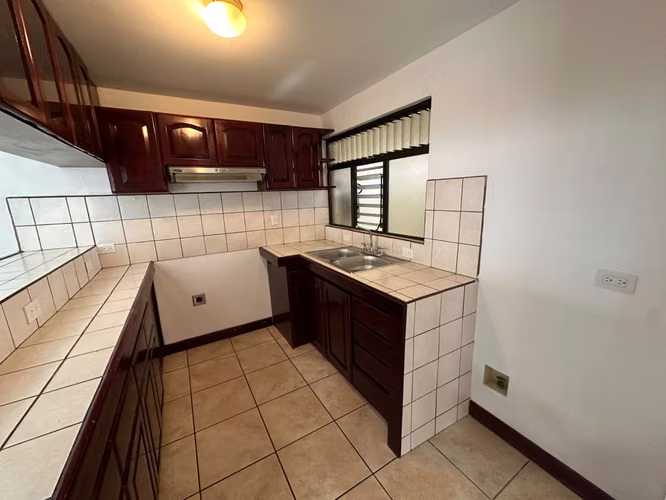 Apartamento en alquiler en Trejos Montealegre en Escazu, San Jose en Condominio