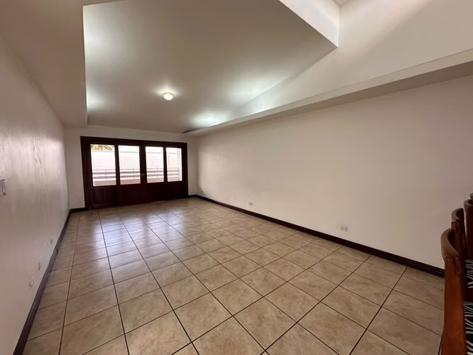 Apartamento en alquiler en Trejos Montealegre en Escazu, San Jose en Condominio