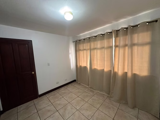 Apartamento en alquiler en Trejos Montealegre en Escazu, San Jose en Condominio