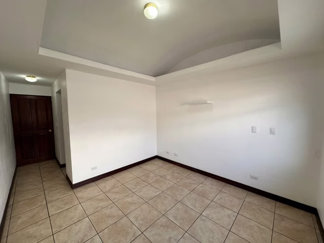 Apartamento en alquiler en Trejos Montealegre en Escazu, San Jose en Condominio