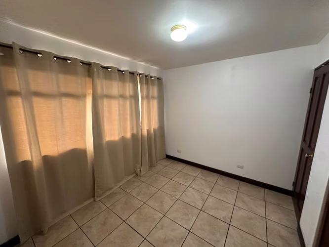 Apartamento en alquiler en Trejos Montealegre en Escazu, San Jose en Condominio