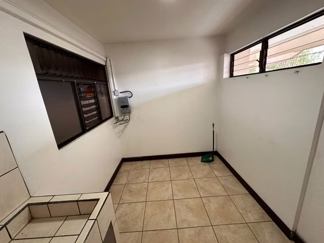 Apartamento en alquiler en Trejos Montealegre en Escazu, San Jose en Condominio
