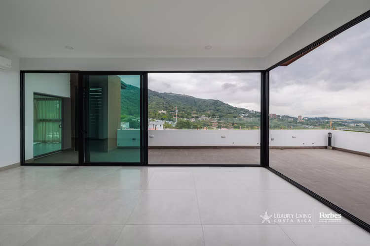 21469 - Contemporary penthouse for sale, spacious rooms and terraces