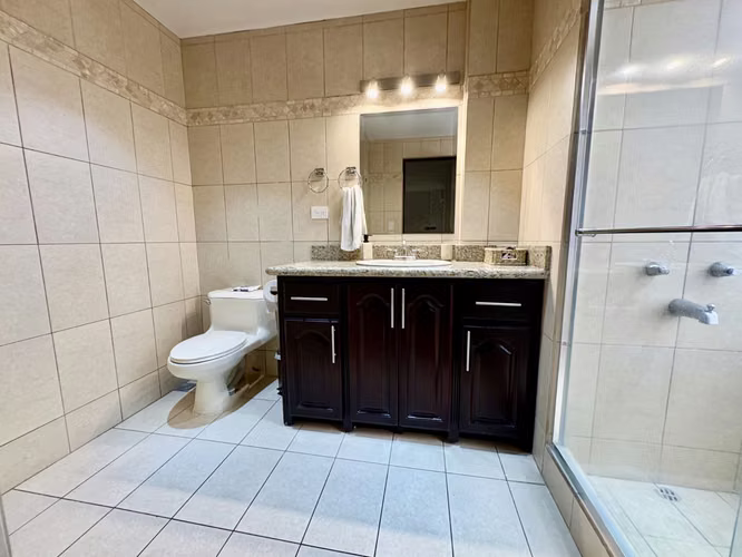 ESCAZU! AMPLIO APARTAMENTO AMOBLADO RENOVADO DE 2 HAB / 2 BAÑOS/2PARQUEOS - Imagen 19