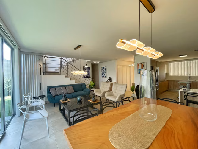 FINA CASA EN VENTA EN AYARCO DE CURRIDABAT! P636