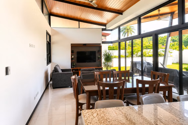 Casa en Alquiler en Punta Leona | 3 Habitaciones, Amplio Patio - Imagen 9