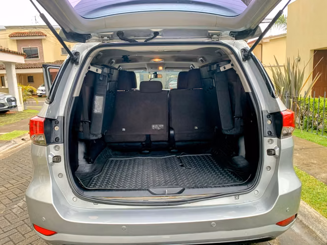 TOYOTA FORTUNER 2018