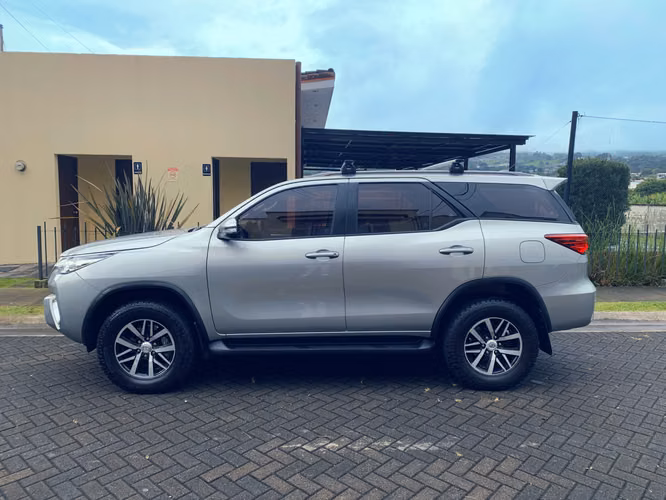 TOYOTA FORTUNER 2018