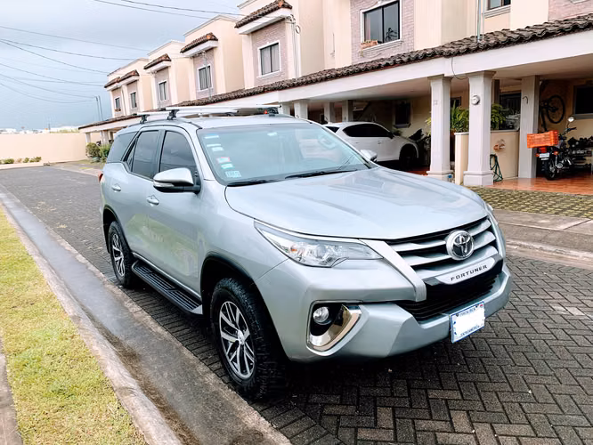 TOYOTA FORTUNER 2018