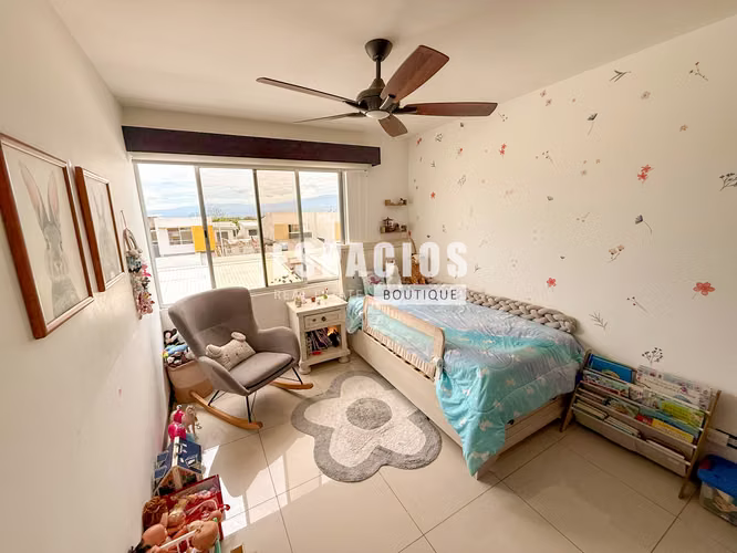 VENTA DE CASA EN SANTA ANA